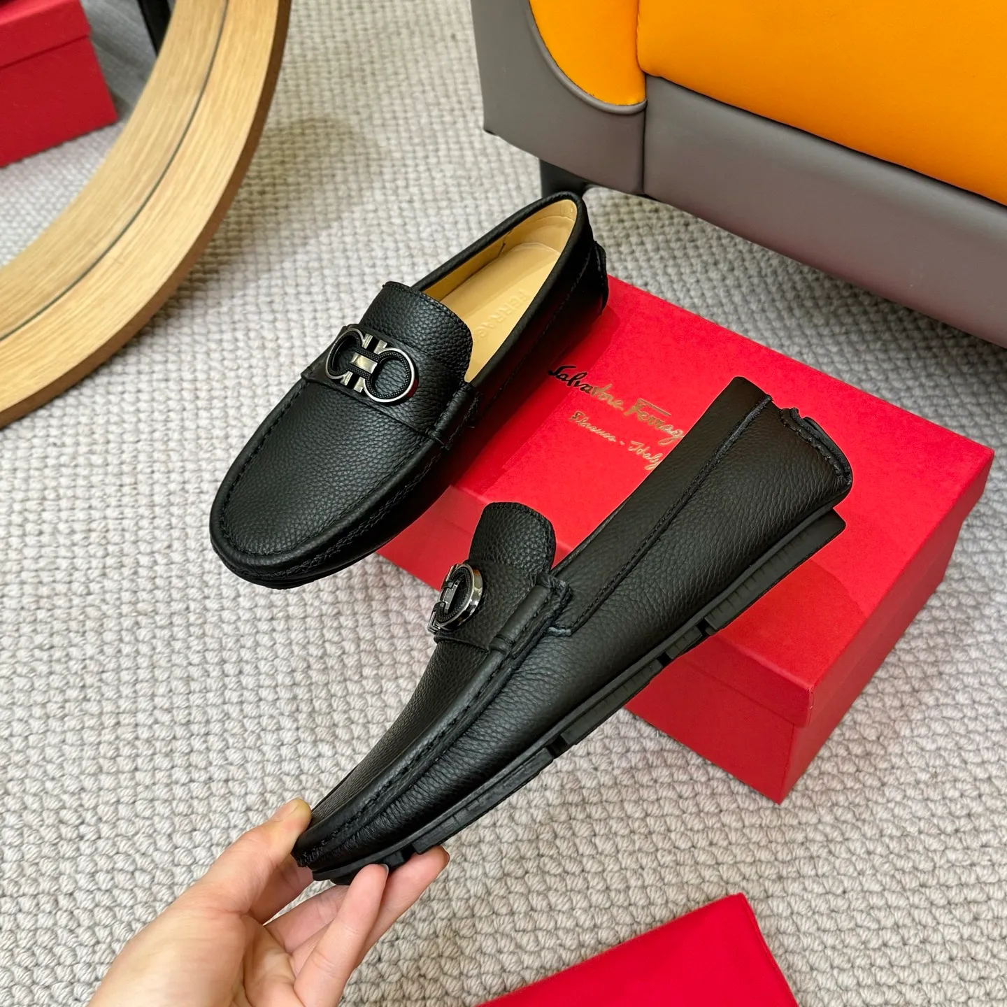 Men's men's shoes 💰420 (Yangli) Ferragamo 〰Ferragamo 2⃣️0⃣️2⃣️5️⃣ New series 👊🏻 Upper 🇮🇹 Italian imported calfskin, original outsole molding. Water-dyed sheepskin lining. The identity of every successful man is set off, and the upper and lower shoes are elegant and stable🚶🏻🚶🏻The high-end custom counter original replica is an eternal classic🔍️Number of codes: 38-46 with counter packaging